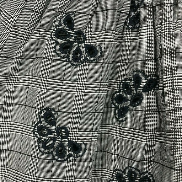 Ann Taylor Loft Size M Gray Floral Short Sleeve - Picture 2 of 6